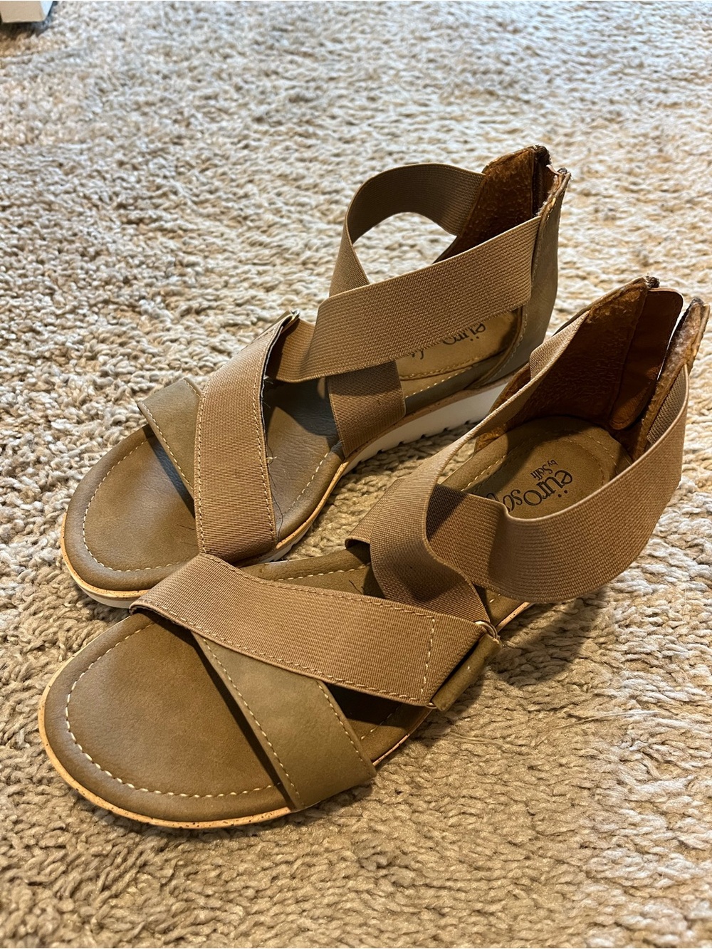 Sofft Women's Taupe-Brown Elastic Cross Strap Sandals